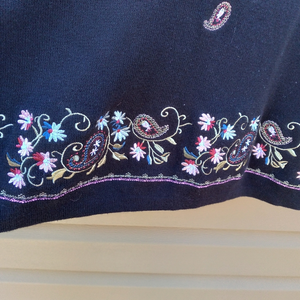 Lily Stanhope 3x Black Embroidered Sweater - Picture 6 of 8